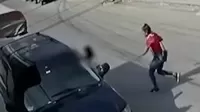 Mujer golpea a niña y causa destrozos en calle
