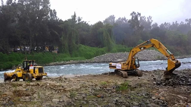Municipalidades de Lima Este trabajan para evitar desbordes en ríos. Andina