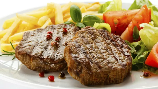 Una dieta saludable recomienda "el consumo de un máximo de dos días a la semana de carne roja". Foto: Referencial