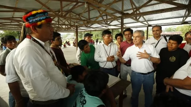 Villanueva sosteniendo reunión con autoridades de Loreto. Foto: Twitter de César Villanueva