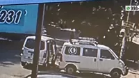 Los Olivos: delincuentes roban minivan a plena luz del día 