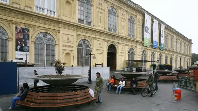  Mistura y muestra permanente de Museo de Arte de Lima enfrentados 