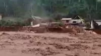 Oxapampa: Casas son arrastradas tras desborde río