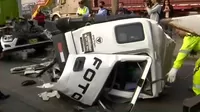 Rescatan a hombre atrapado en accidente en Panamericana Sur 
