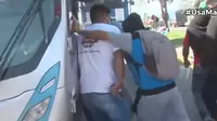 Paro de transportistas de carga en Arequipa: Manifestantes bajaron las llantas de buses y otros vehículos