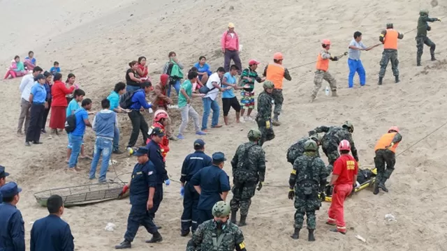 Rescate de cuerpos en Pasamayo. Foto: Andina