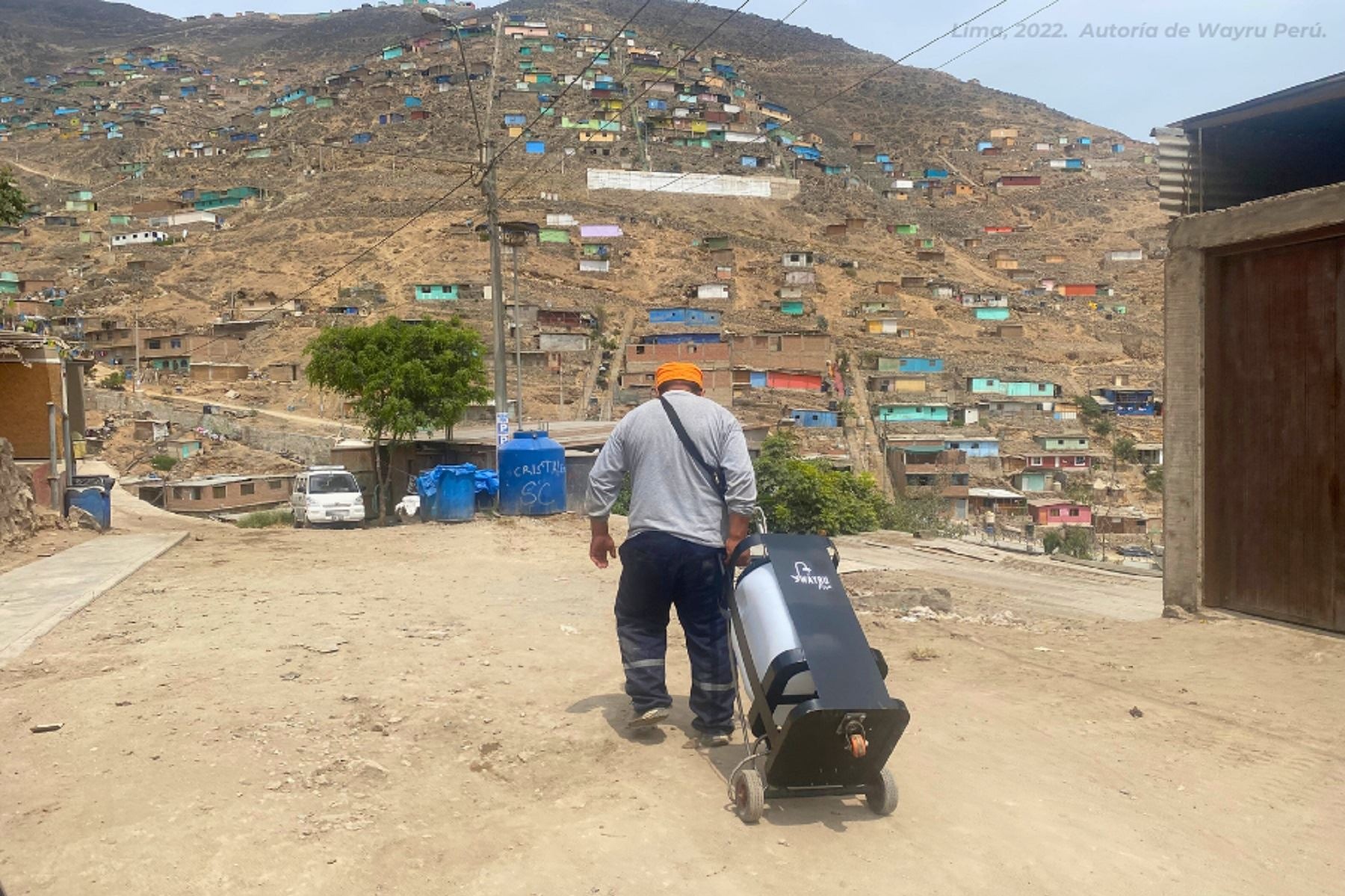 Peruanas crean ducha portátil que no necesita tuberías ni electricidad. Foto: Wayru Perú