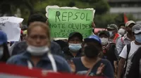 Pescadores protestaron contra Repsol frente a la Embajada de España 