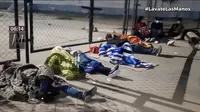 Piura: Familiares de pacientes trasladados duermen en cartones en calles de Sullana