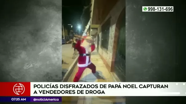 Policía vestido de Papá Noel invervido casa con una comba