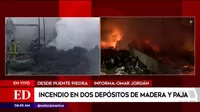 Puente Piedra: Bomberos confinan incendio en dos depósitos de madera y paja 