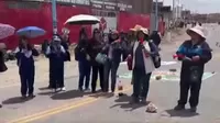 Puno: Profesores de la Universidad Nacional del Altiplano bloquean carretera en protesta
