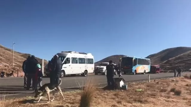 Pobladores bloquean carretera Interoceánica en Puno. Foto: América Noticias
