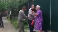 Rusia: Jubilado incendió a su vecino y atacó con arpón a mujer