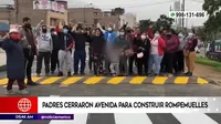 San Juan de Lurigancho: Padres cerraron avenida para construir rompemuelles