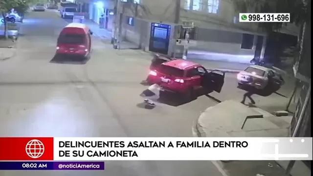 San Juan de Miraflores: Delincuentes asaltaron a familia dentro de su camioneta 