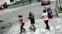 San Juan de Miraflores: Una mujer fue atacada por sus vecinos mientras limpiaba afuera de su casa