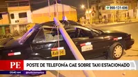 San Juan de Miraflores: Poste de telefonía cayó sobre taxi estacionado