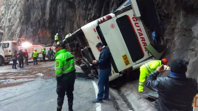San Mateo: bus se estrelló contra un cerro y dejó saldo de 5 muertos