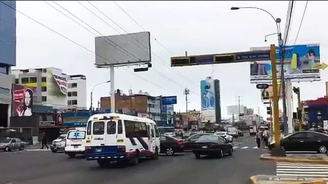 El hecho se registró en el cruce de las avenidas La Marina y Parque de las Leyendas. Foto: Captura de video/Claudio Vargas