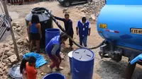 SJL:  Abastecen de agua a vecinos afectados por aniego 