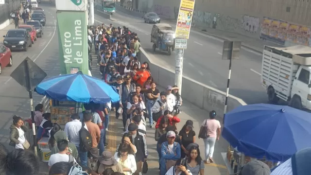 SJM: Enormes colas se forman en la Estación Atocongo del Metro de Lima