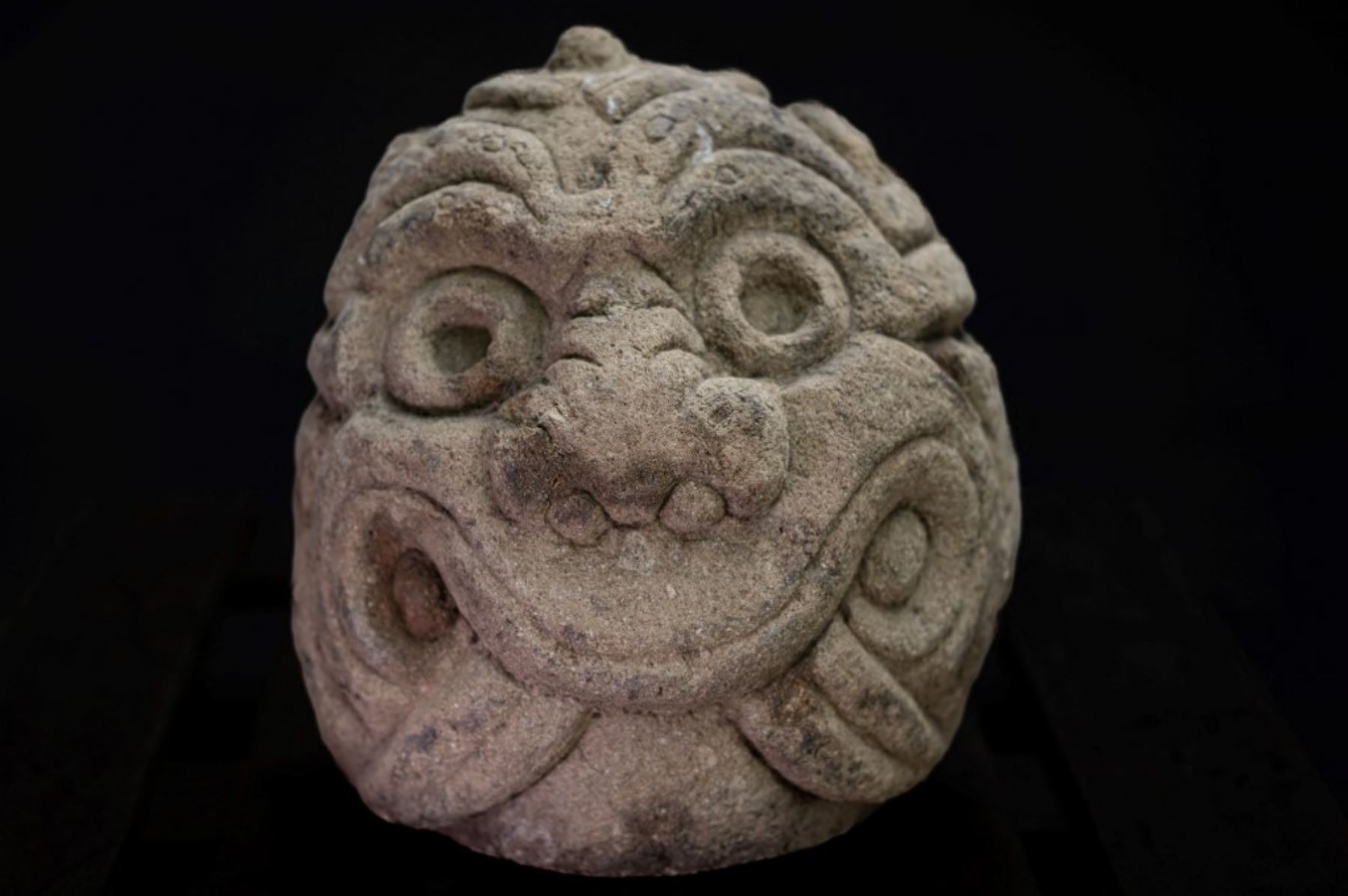 Suiza devolvió a Perú cabeza clava que fue esculpida hace unos 2 500 años