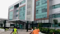 Sujeto armado disfrazado de doctor asesinó a paciente en hospital de Guayaquil