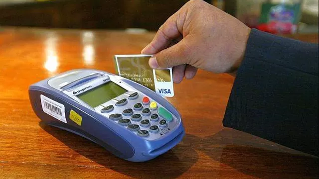 Tarjetas de crédito y débito deberán contar con un chip de seguridad