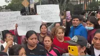 Diris Lima Norte: Trabajadores de limpieza a centros de salud protestan por falta de pagos 