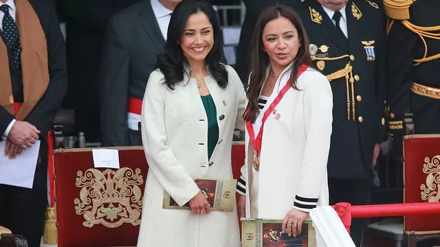 La primera dama, Nadine Heredia, y la vicepresidenta Marisol Espinoza. Foto: peru.com