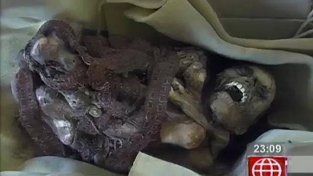 Trujillo: hallan momia en una caja de cartón en plena vía de ingreso a Huanchaco