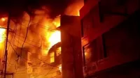 Trujillo: Incendio se desató en galería comercial y dejó varios edificios afectados