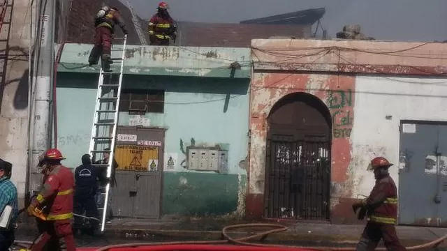 El incendio se originó por la madrugada. Foto: Referencial/archivo El Comercio