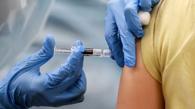 Variante Eris: Minsa exhorta a adultos mayores y personas con comorbilidades a vacunarse 