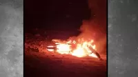 Vecinos queman moto de ladrones que asaltaron a pareja