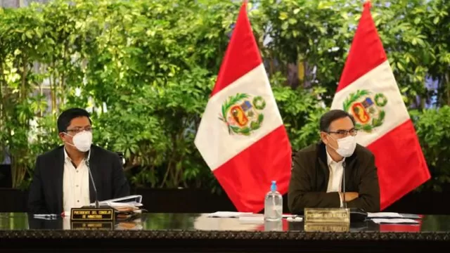 Vizcarra participa de reunión con ministros en Palacio de Gobierno