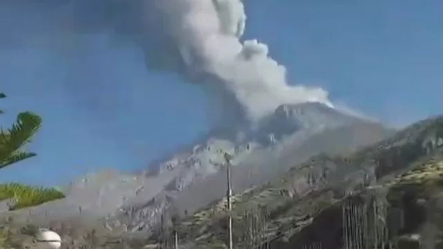 Volcán Ubinas registró una nueva explosión y alarmó a la población