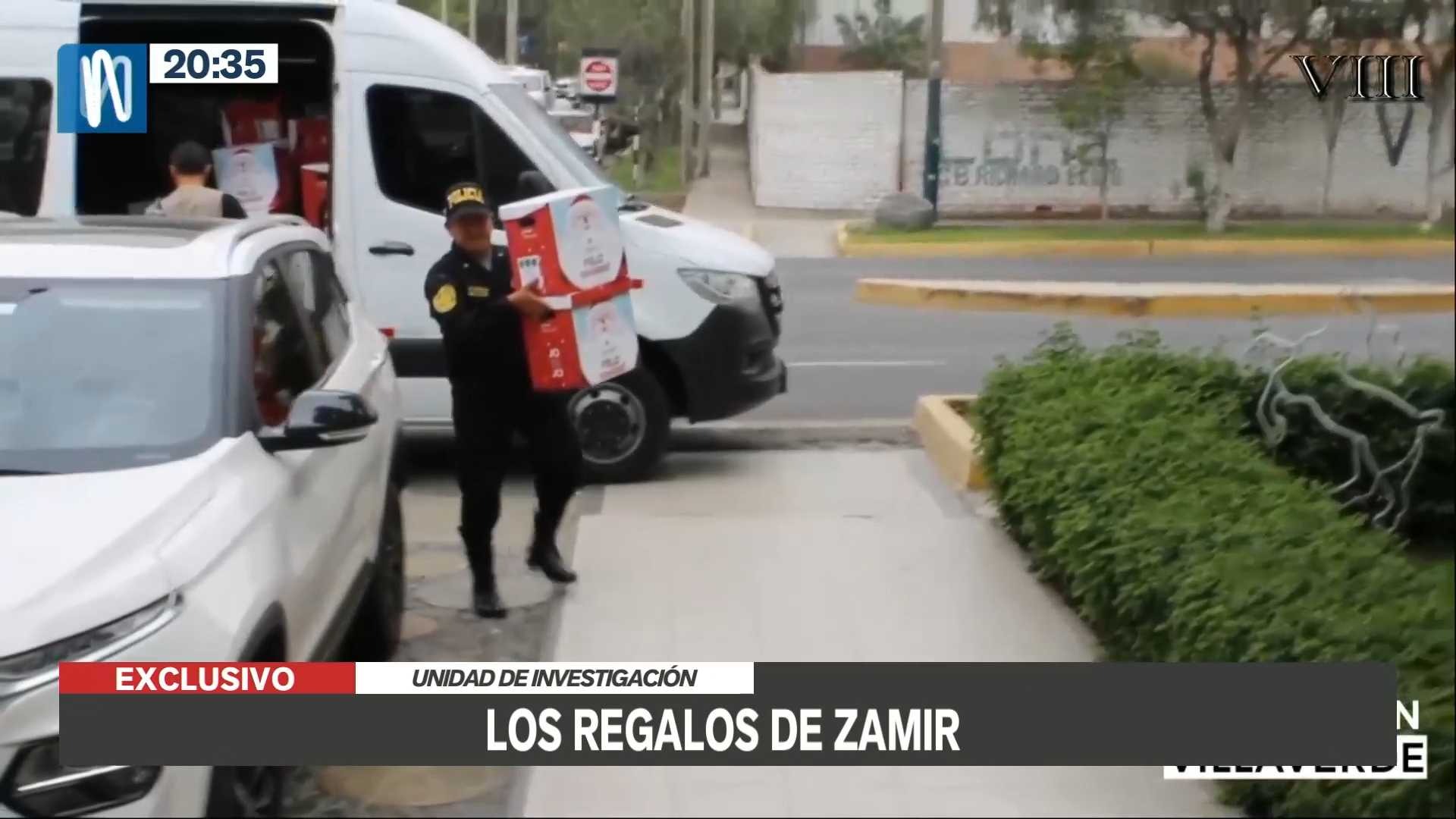 Zamir Villaverde regaló canastas navideñas a comisario de La Molina