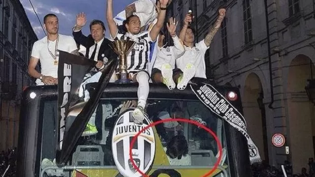 Andrea Pirlo se pasó de copas en la celebración de la Juventus