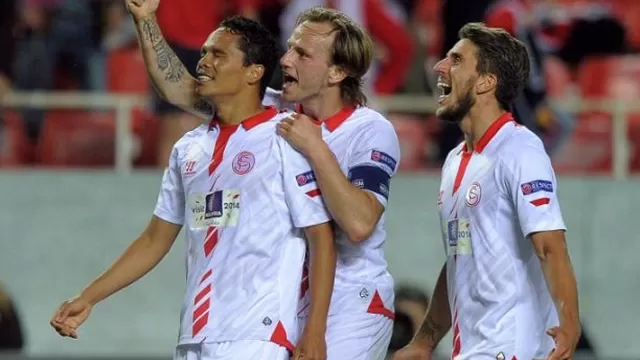 Sevilla sacó buena ventaja en la Europa League al vencer 2-0 al Valencia