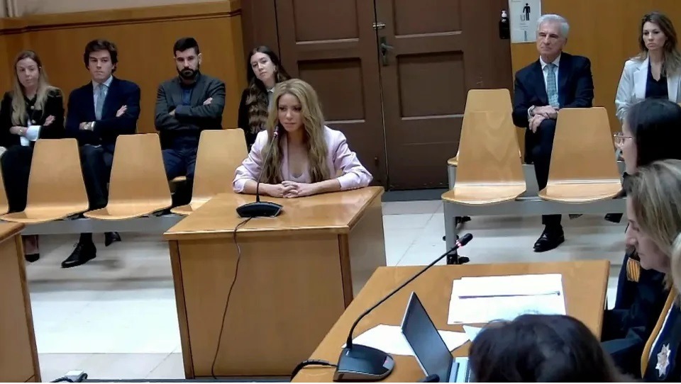 Shakira durante juicio en España. Fuente: X