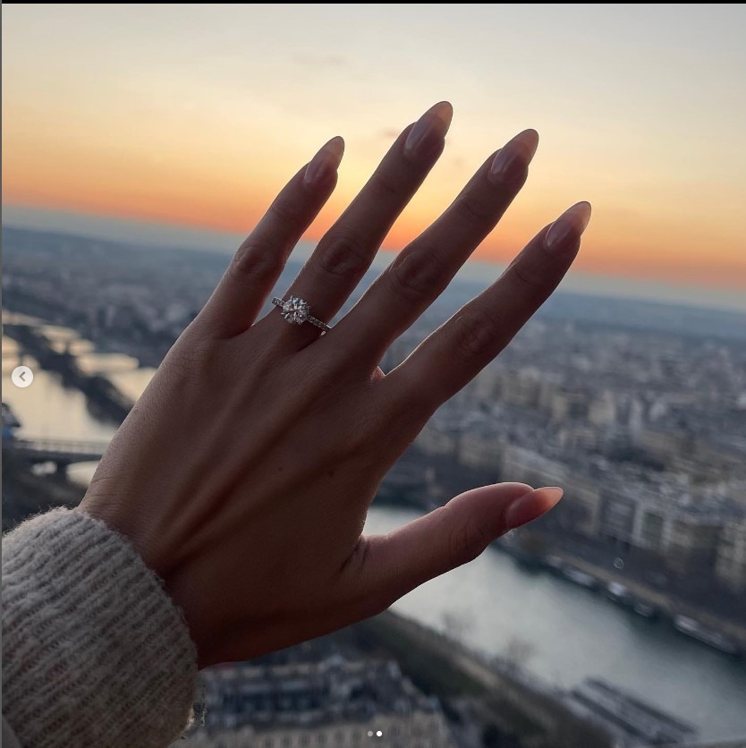 Alessandra Fuller se comprometió con su novio Francesco Balbi en París