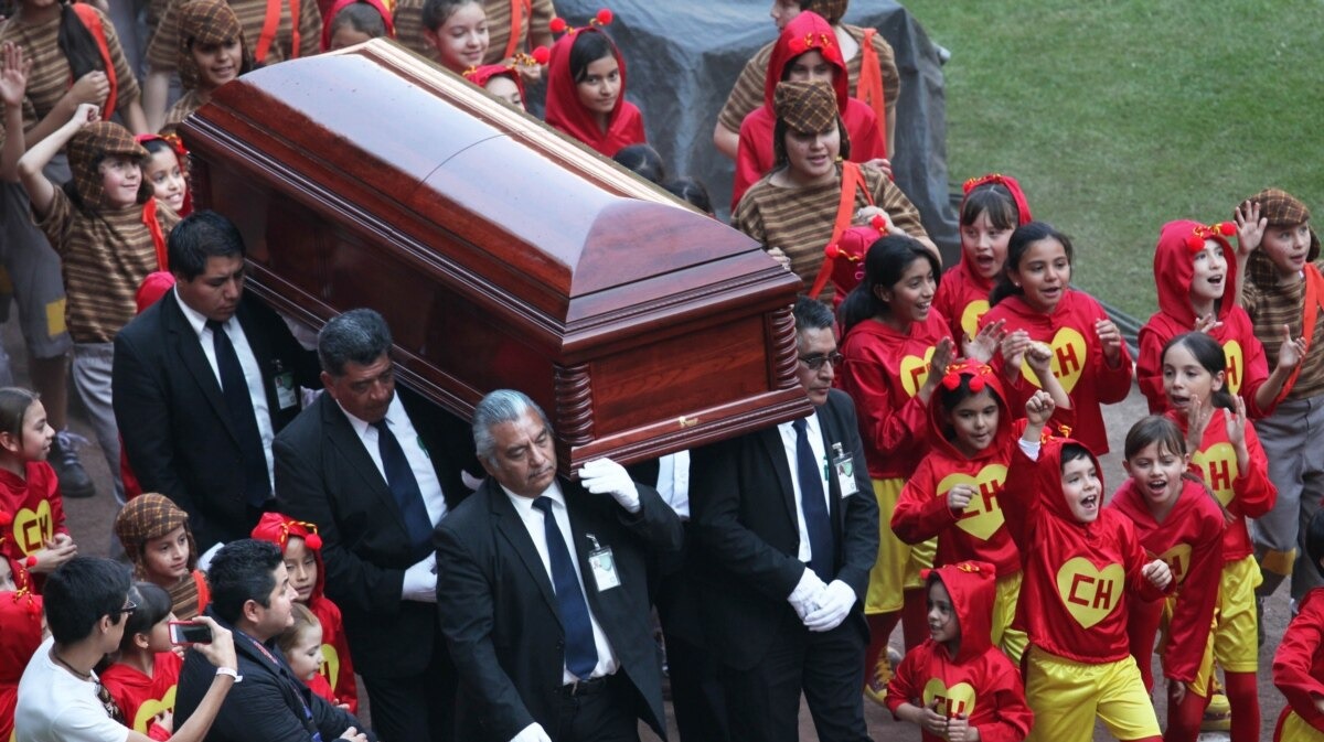 Así fue el multitudinario  homenaje a Roberto Gómez Bolaños tras su muerte en el 2014/Foto: La Vanguardia 