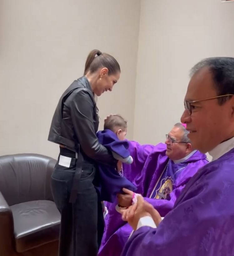 Ana Paula Consorte y Paolo André recibieron la bendición del Monseñor Juan Carlos Vera Plasencia/ Foto: Instagram 