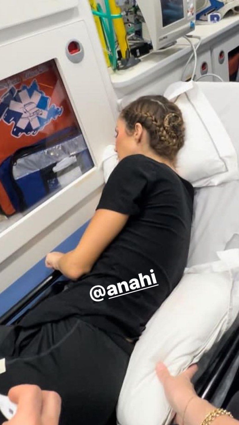 Anahí fue retirada de concierto de RBD en ambulancia / Instagram / Pérez Colunga