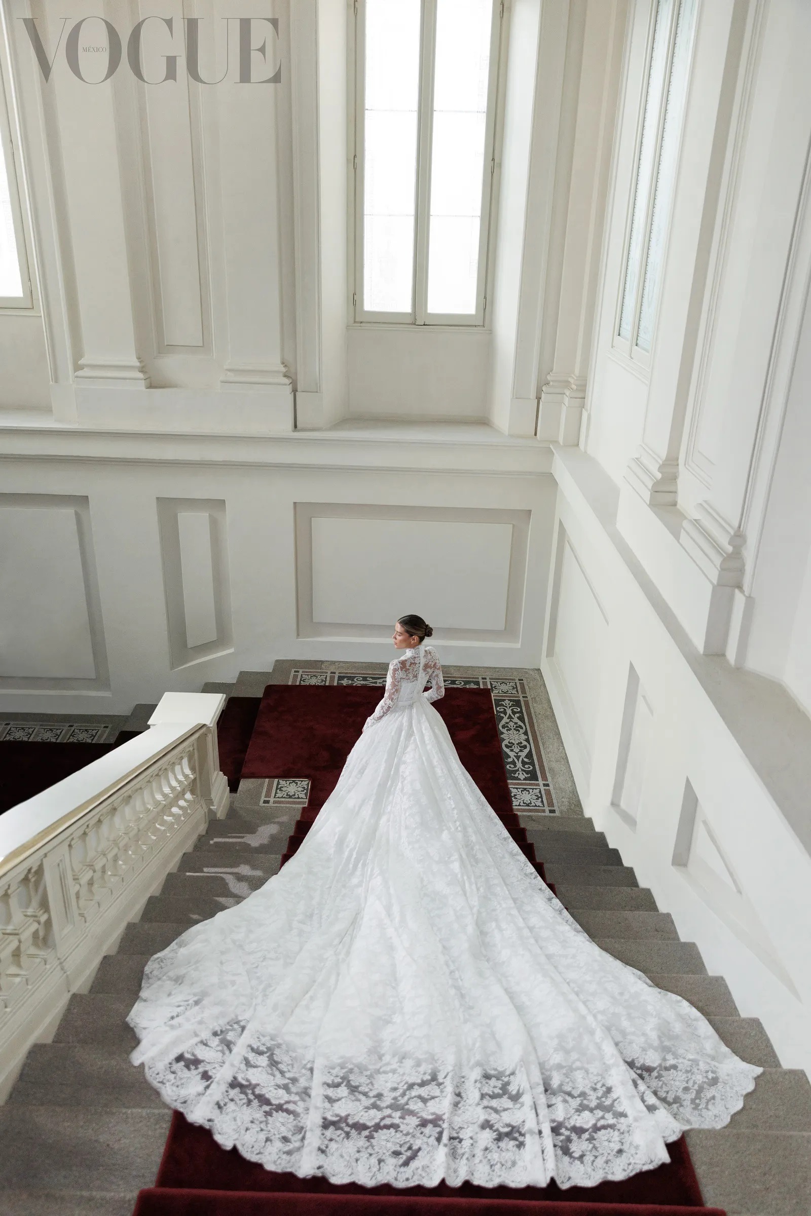 Michelle Salas luciendo su vestido de novia. Fuente: Vogue