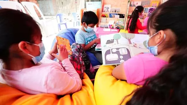 En la sala de lectura infantil itinerante se desarrollan actividades como lectura en voz alta. Foto: Mincul