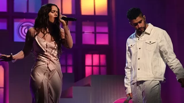 Bad Bunny y Rosalía revolucionan el Saturday Night Live cantando en español