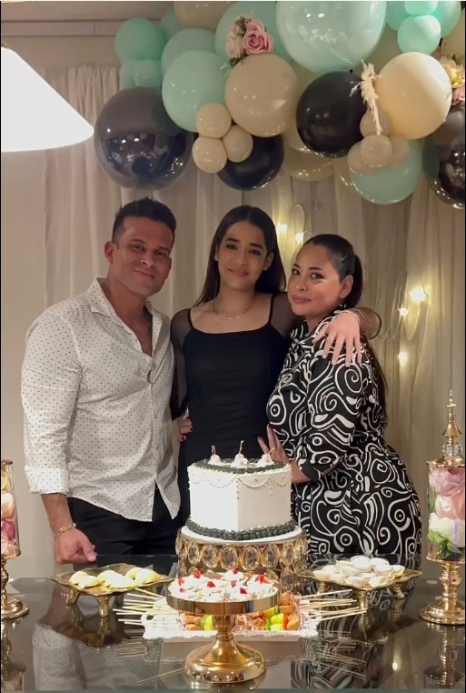 Christian Domínguez y Melanie Martínez compartieron junto a su hija Camila la celebración adelantada de sus 15 años/ Foto: Instagram
